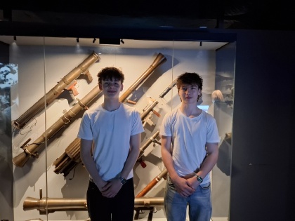 Osmáci na exkurzi v Armádním muzeu Žižkov