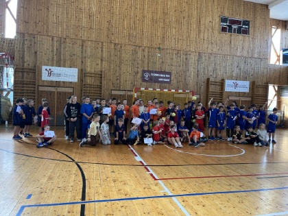 Turnaj v miniházené jsme zahájili zlatem a stříbrem